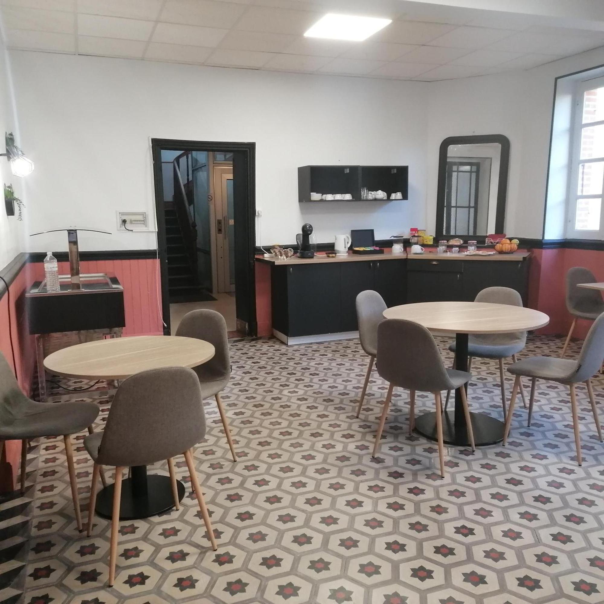 Hotel Le Normandy Beaumont-de-Lomagne Bagian luar foto