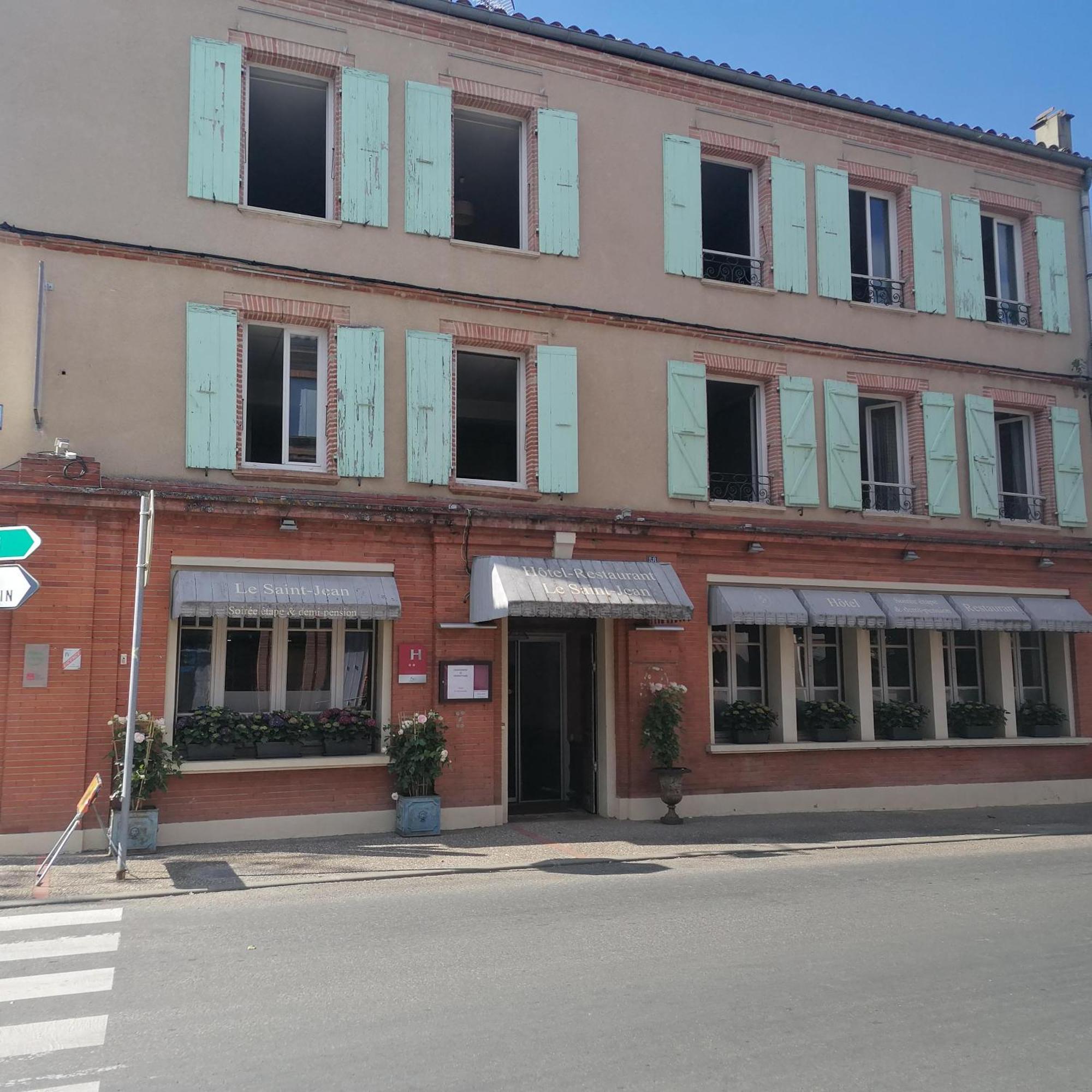 Hotel Le Normandy Beaumont-de-Lomagne Bagian luar foto