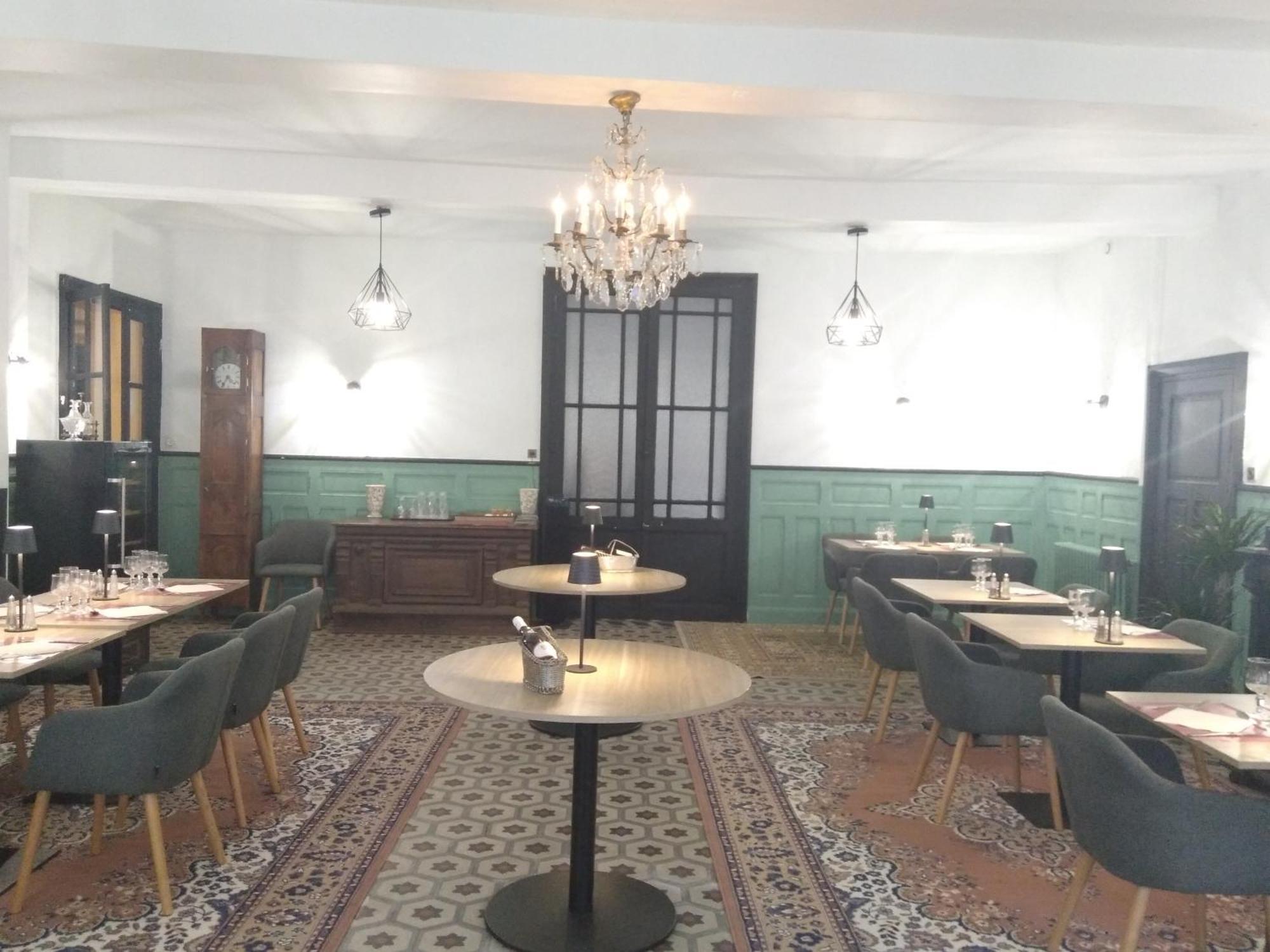 Hotel Le Normandy Beaumont-de-Lomagne Bagian luar foto