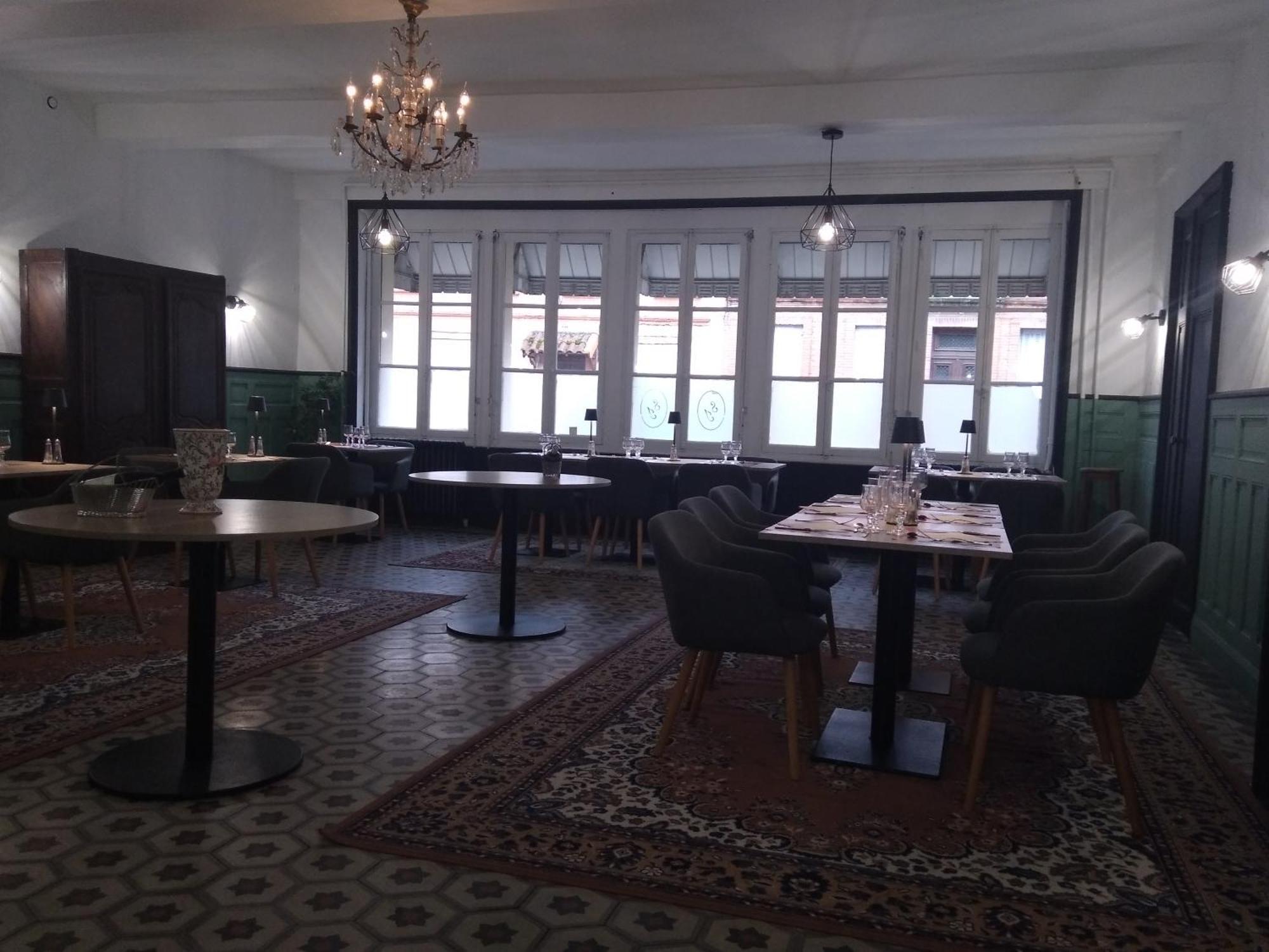Hotel Le Normandy Beaumont-de-Lomagne Bagian luar foto