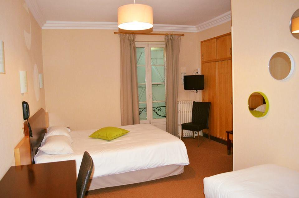 Hotel Le Normandy Beaumont-de-Lomagne Bagian luar foto